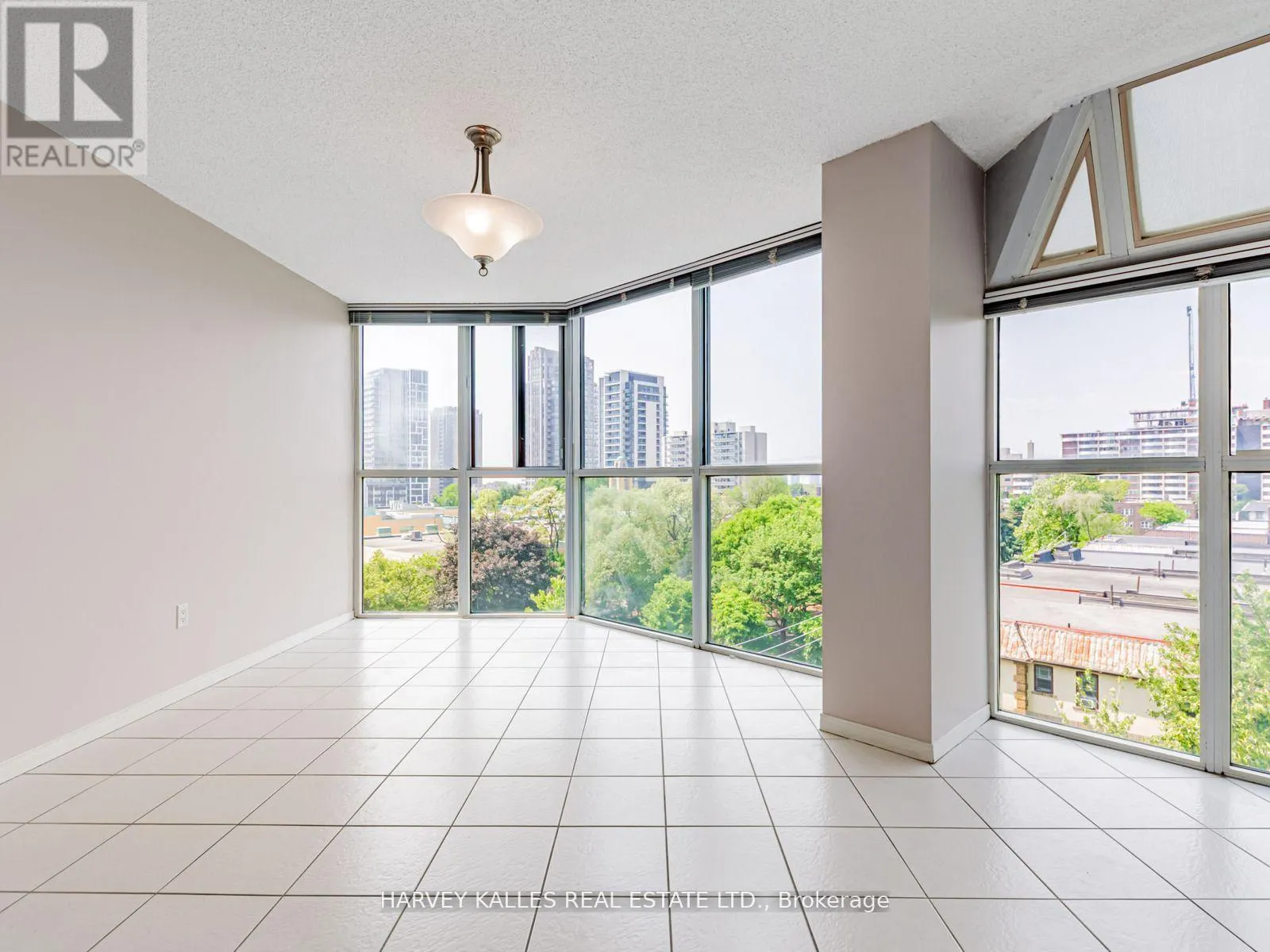 802 - 10 TICHESTER ROAD