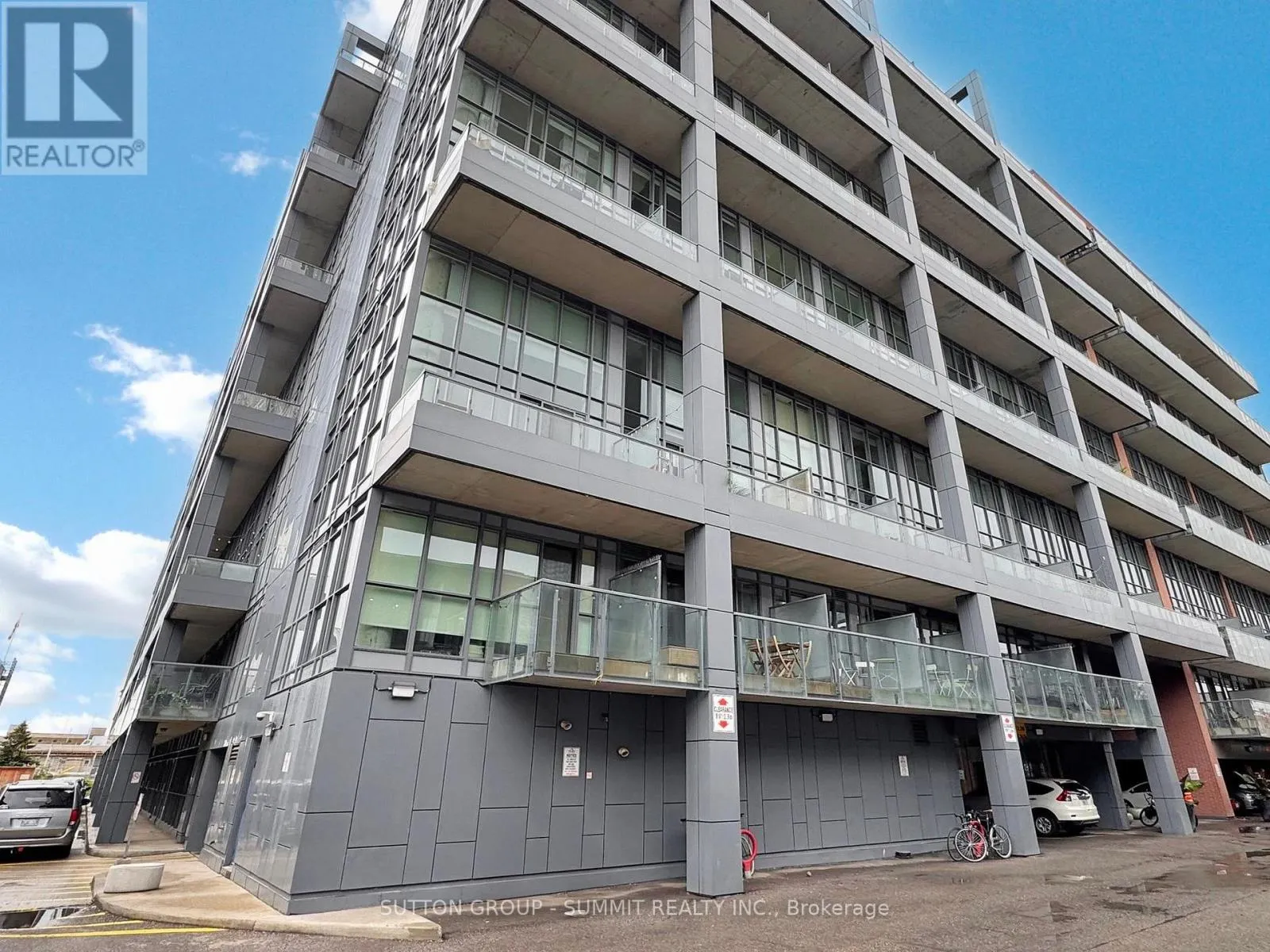 750 - 5 HANNA AVENUE