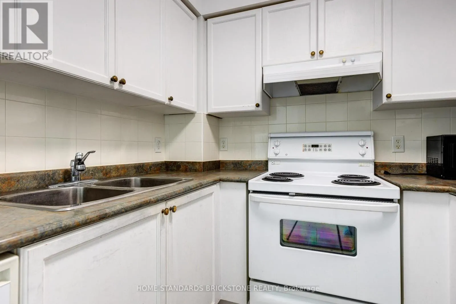 PH9 - 20 OLIVE AVENUE