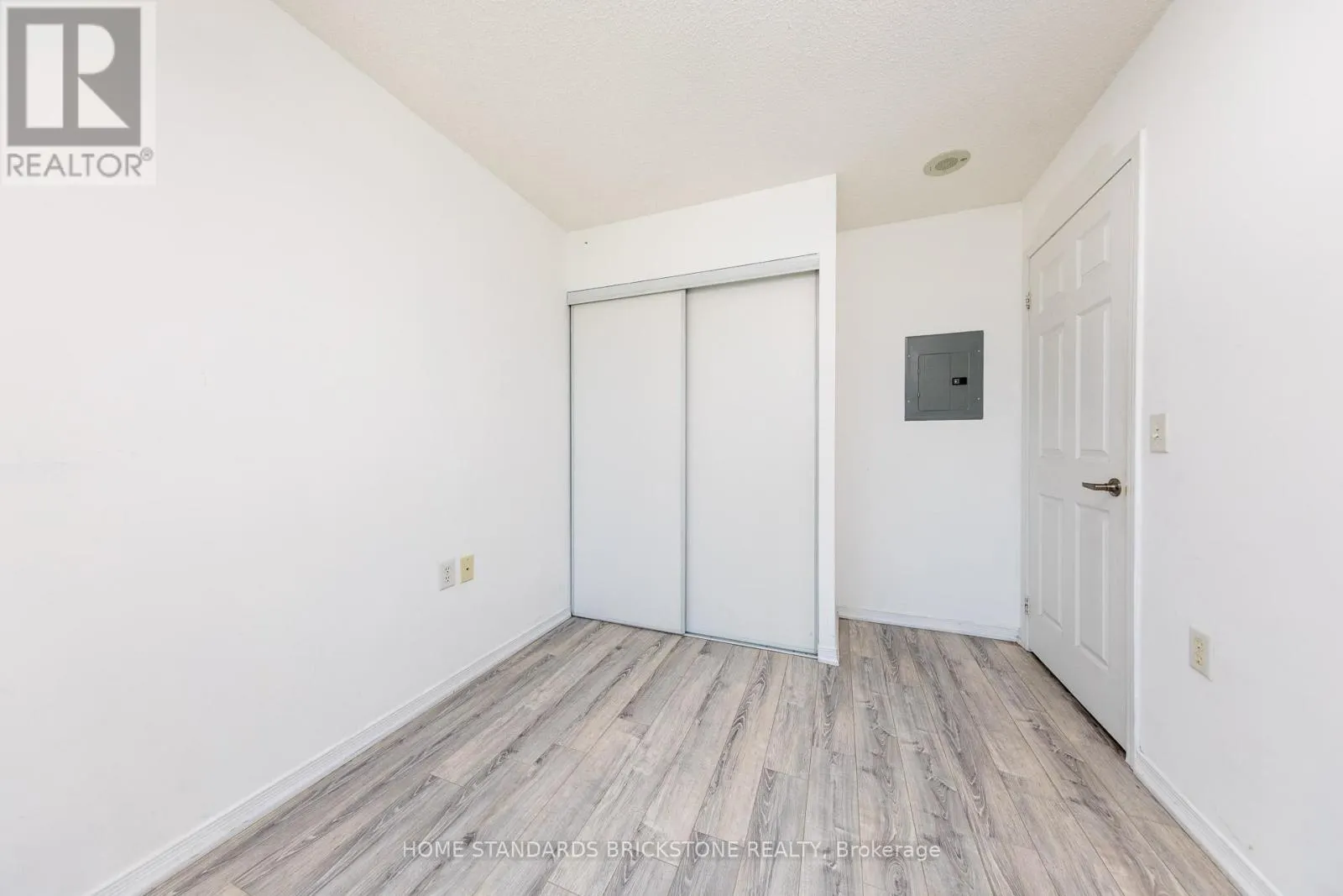 PH9 - 20 OLIVE AVENUE
