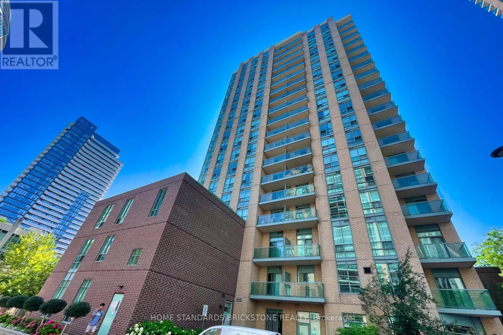 PH9 - 20 OLIVE AVENUE