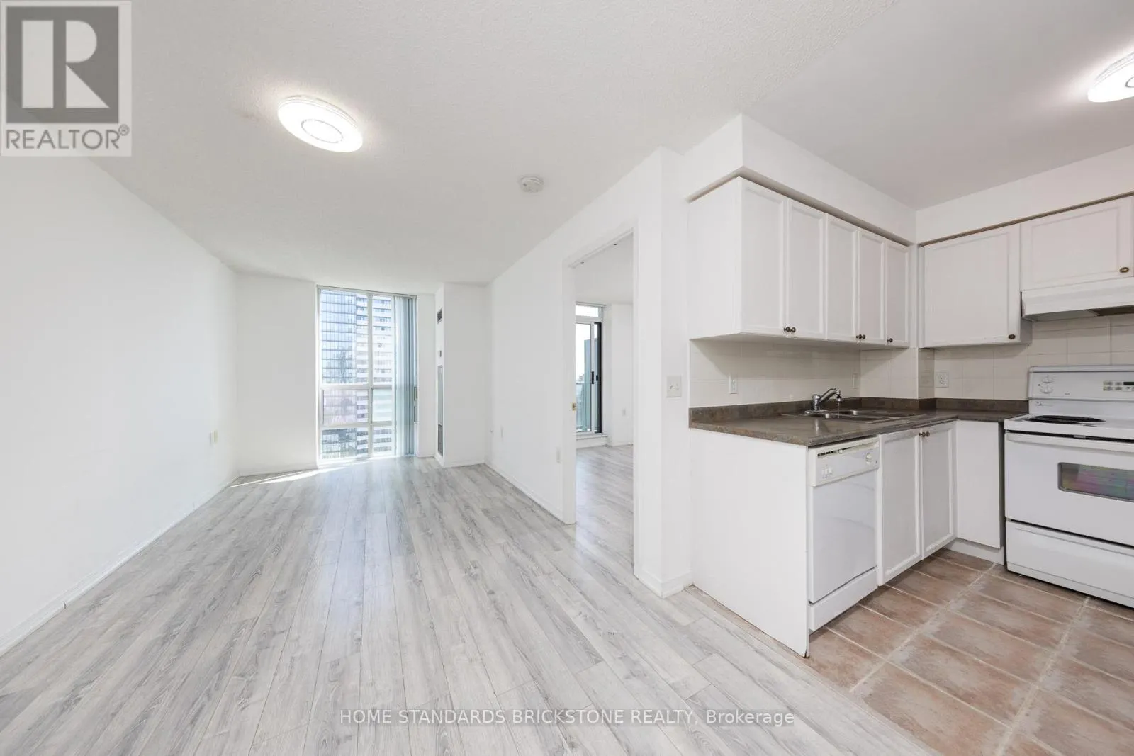 PH9 - 20 OLIVE AVENUE