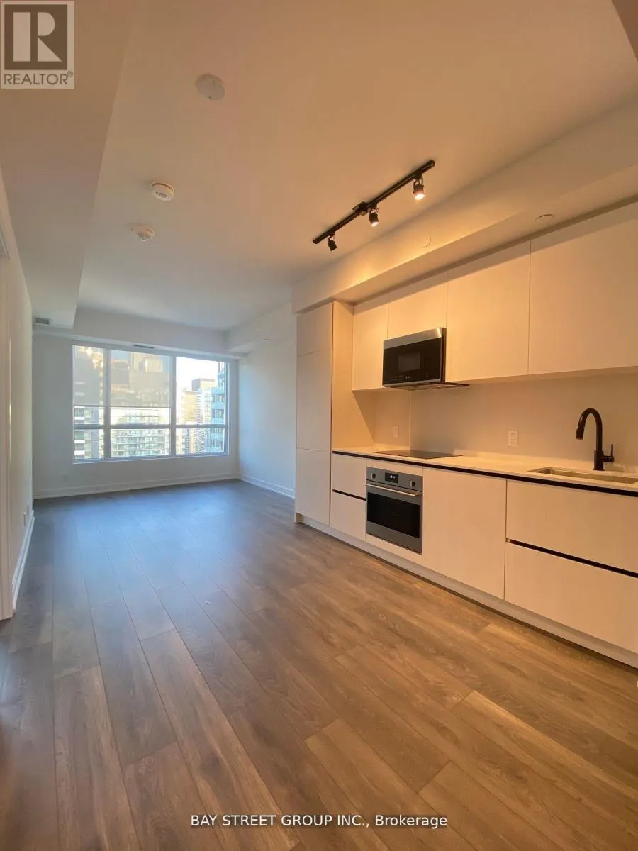 4203 - 108 PETER STREET