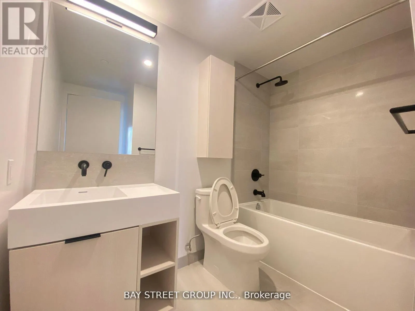 4203 - 108 PETER STREET