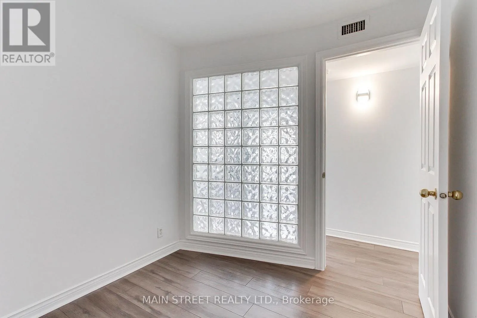 25 - 108 REDPATH AVENUE