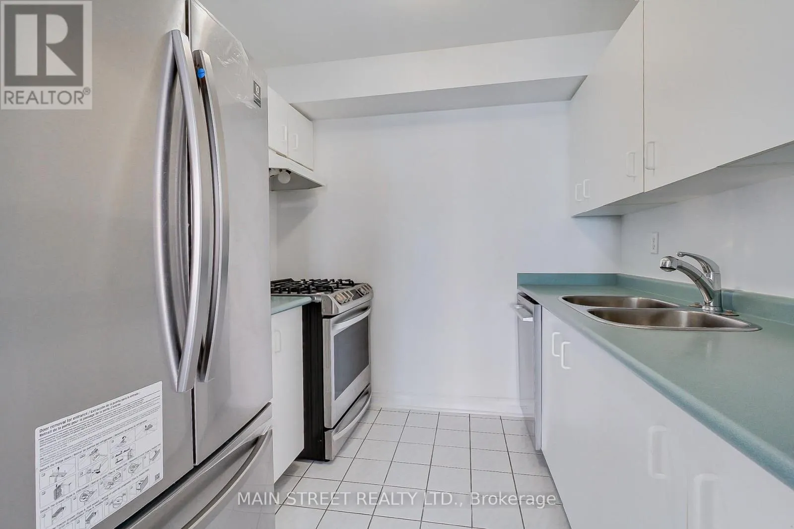 25 - 108 REDPATH AVENUE