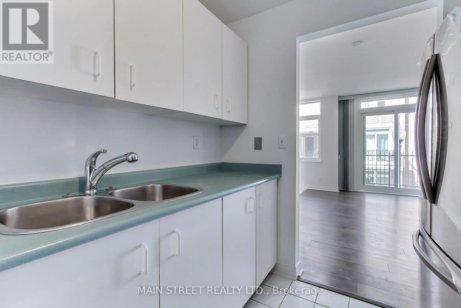 25 - 108 REDPATH AVENUE