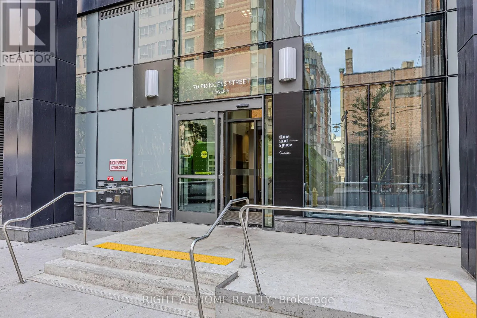 2616 - 70 PRINCESS STREET