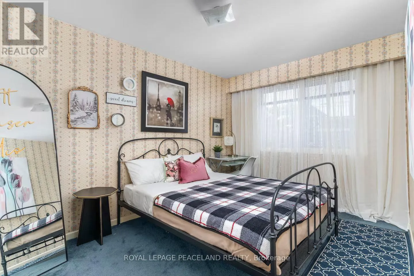 14 WHITELOCK CRESCENT