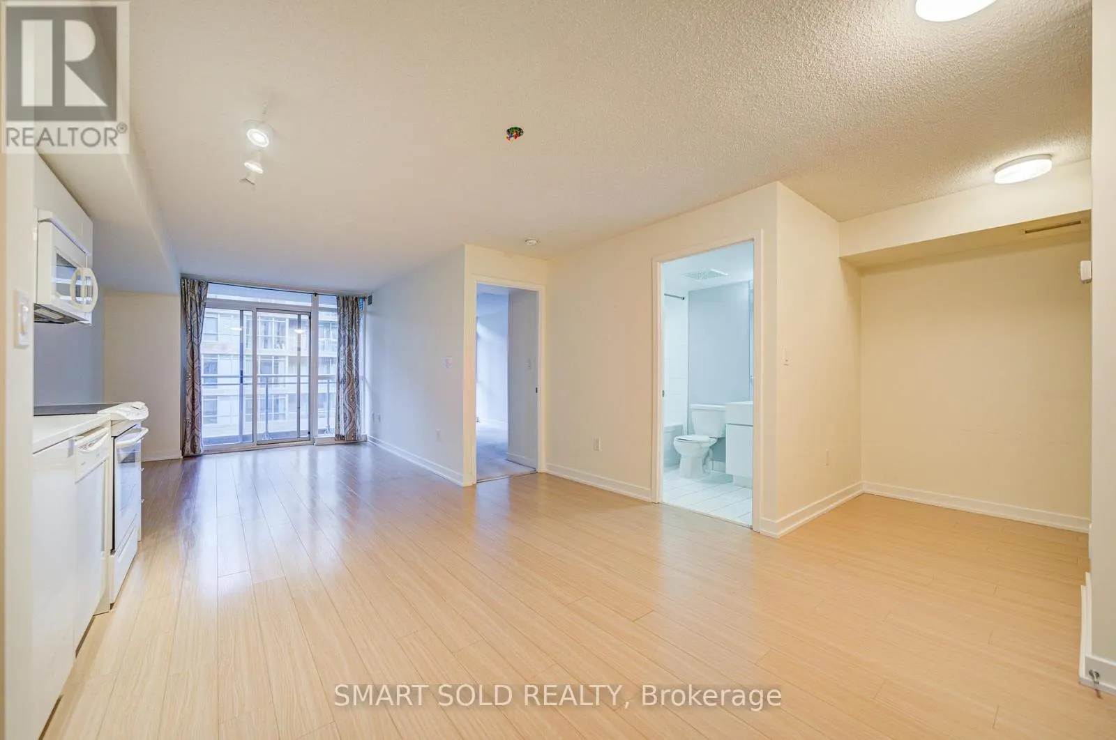 736 - 151 DAN LECKIE WAY