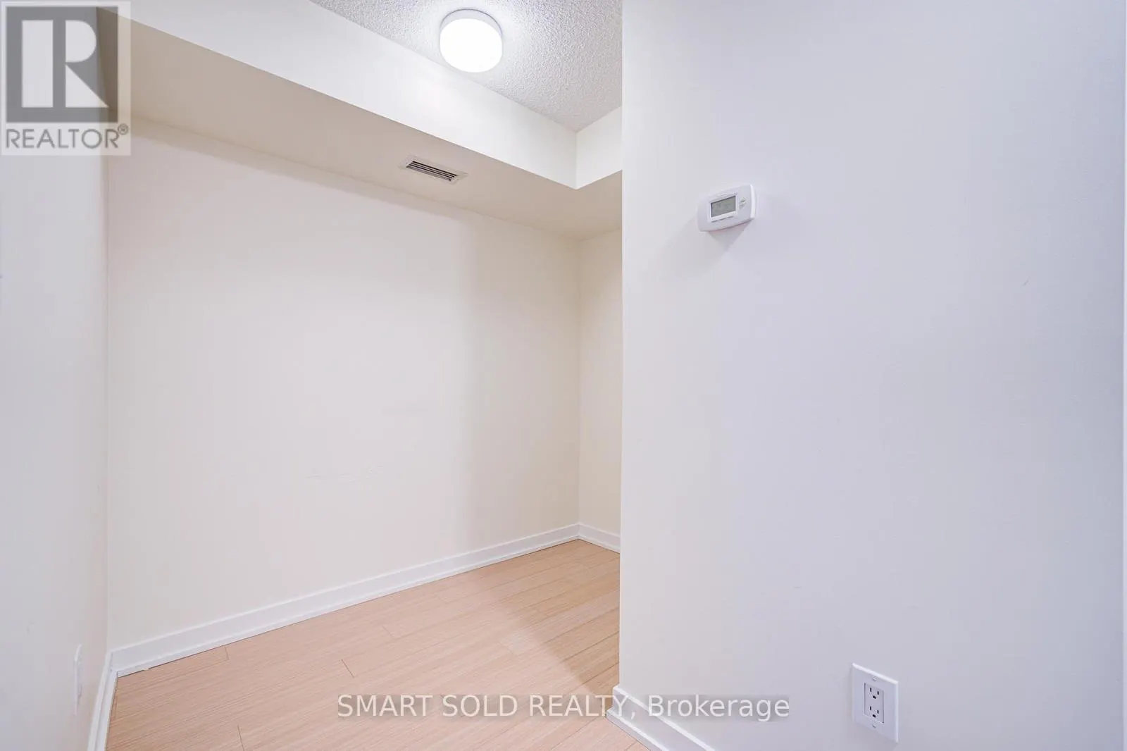 736 - 151 DAN LECKIE WAY