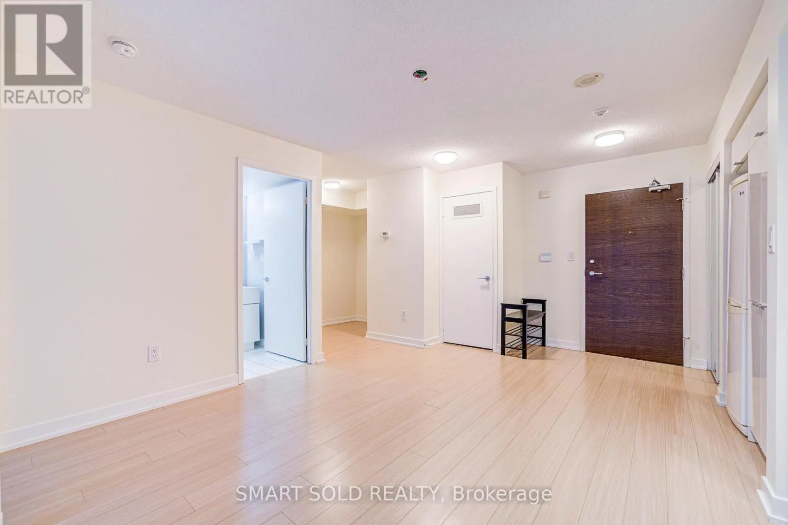 736 - 151 DAN LECKIE WAY