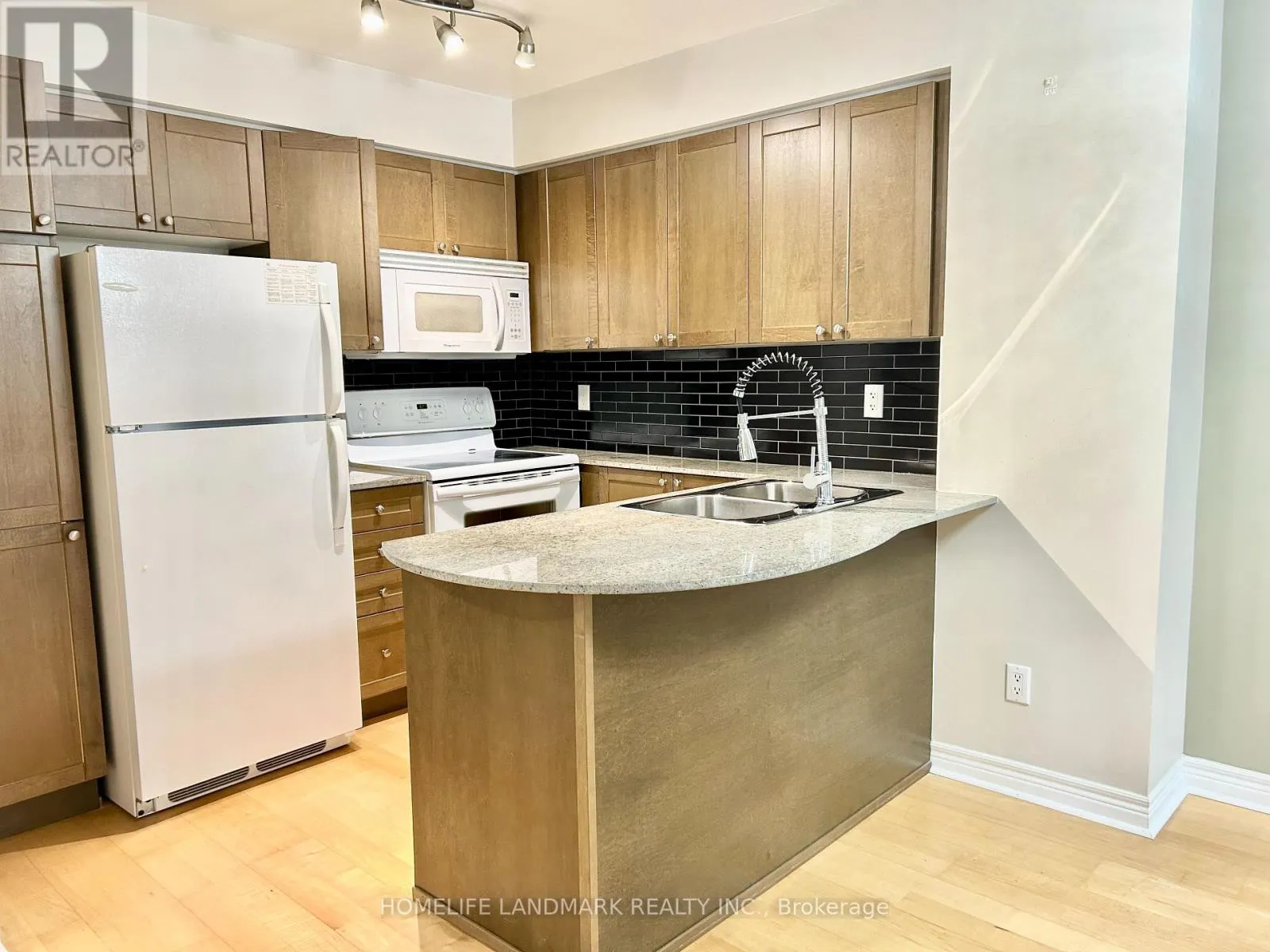 1104 - 763 BAY STREET