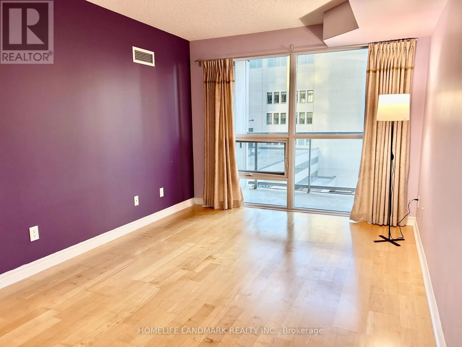 1104 - 763 BAY STREET