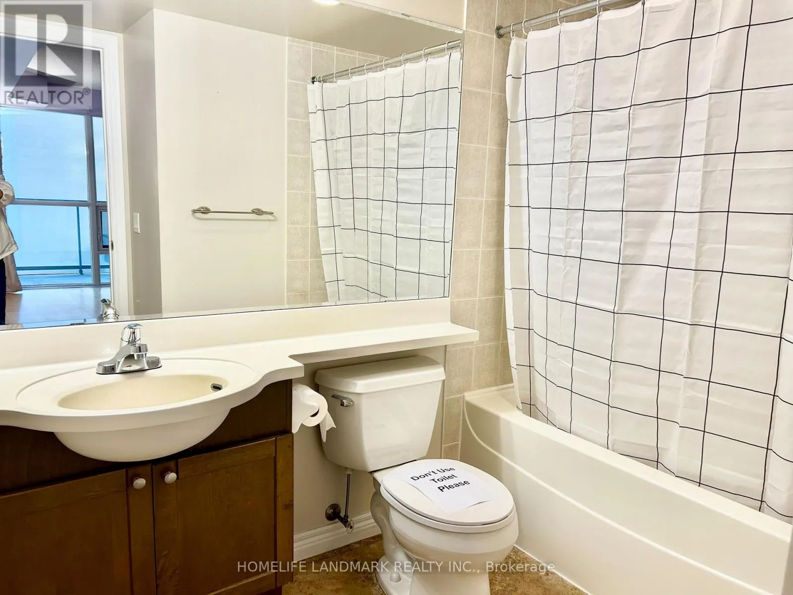 1104 - 763 BAY STREET
