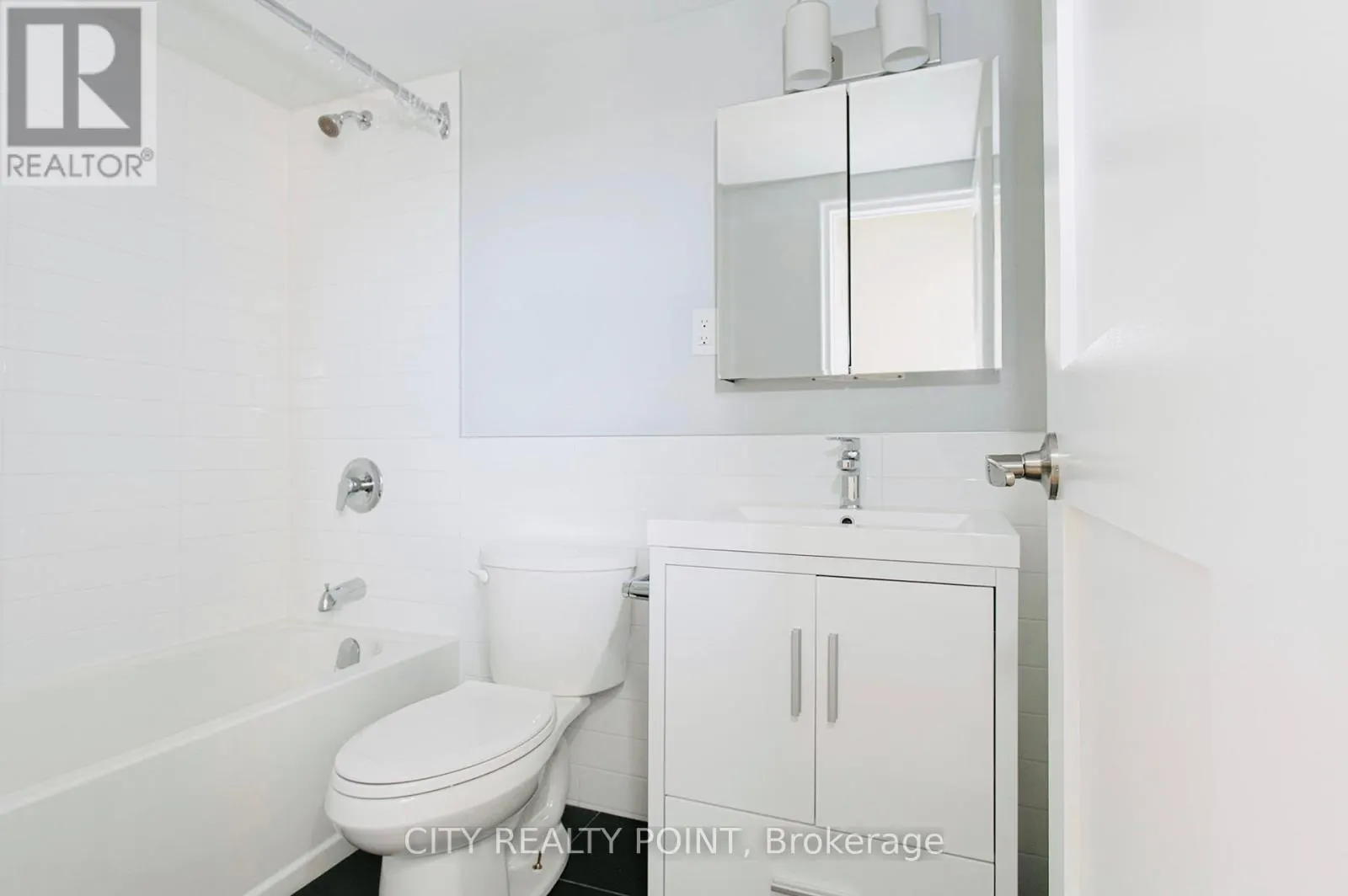 707 - 490 EGLINTON STREET E