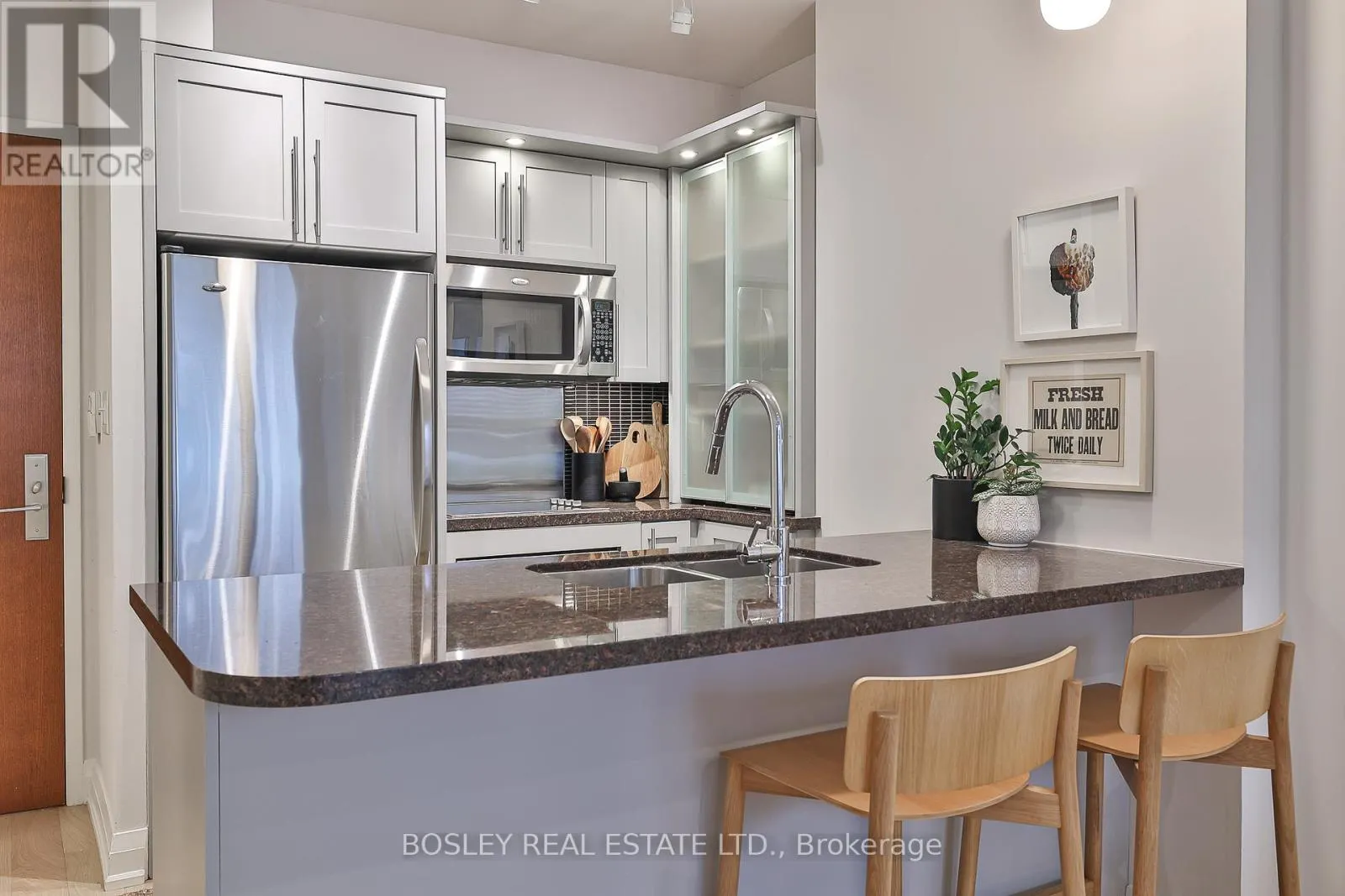201 - 1430 YONGE STREET
