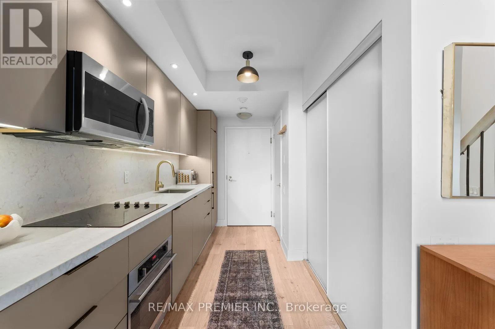 301 - 5 HANNA AVENUE