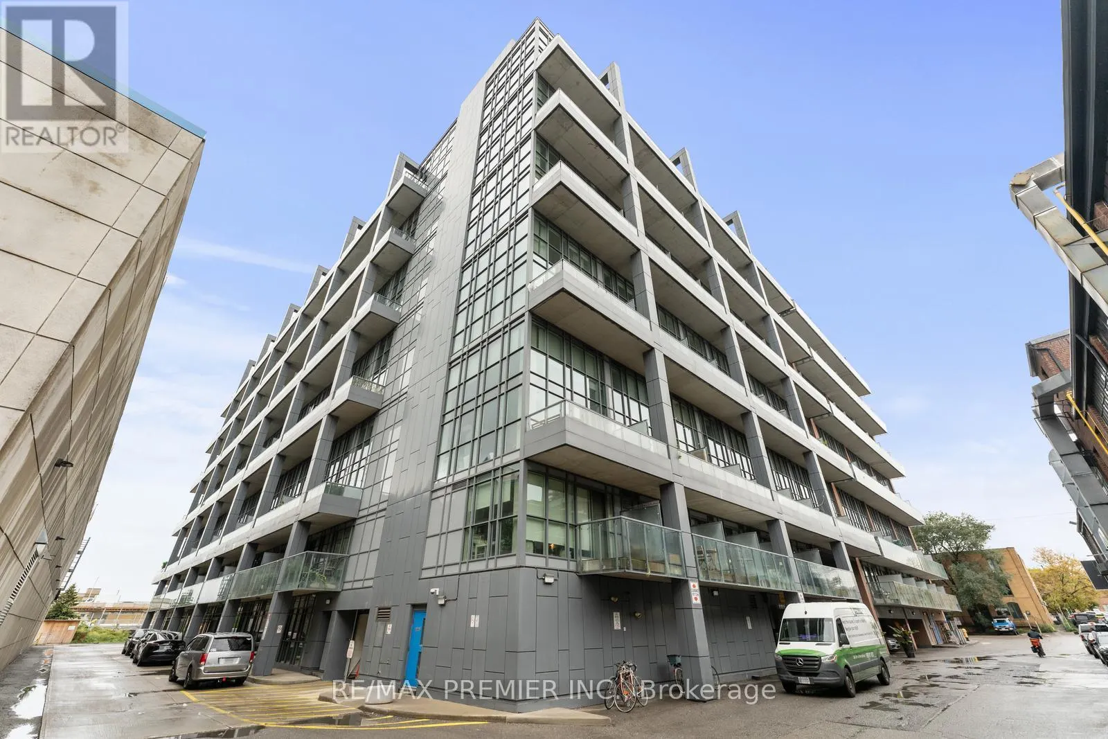 301 - 5 HANNA AVENUE