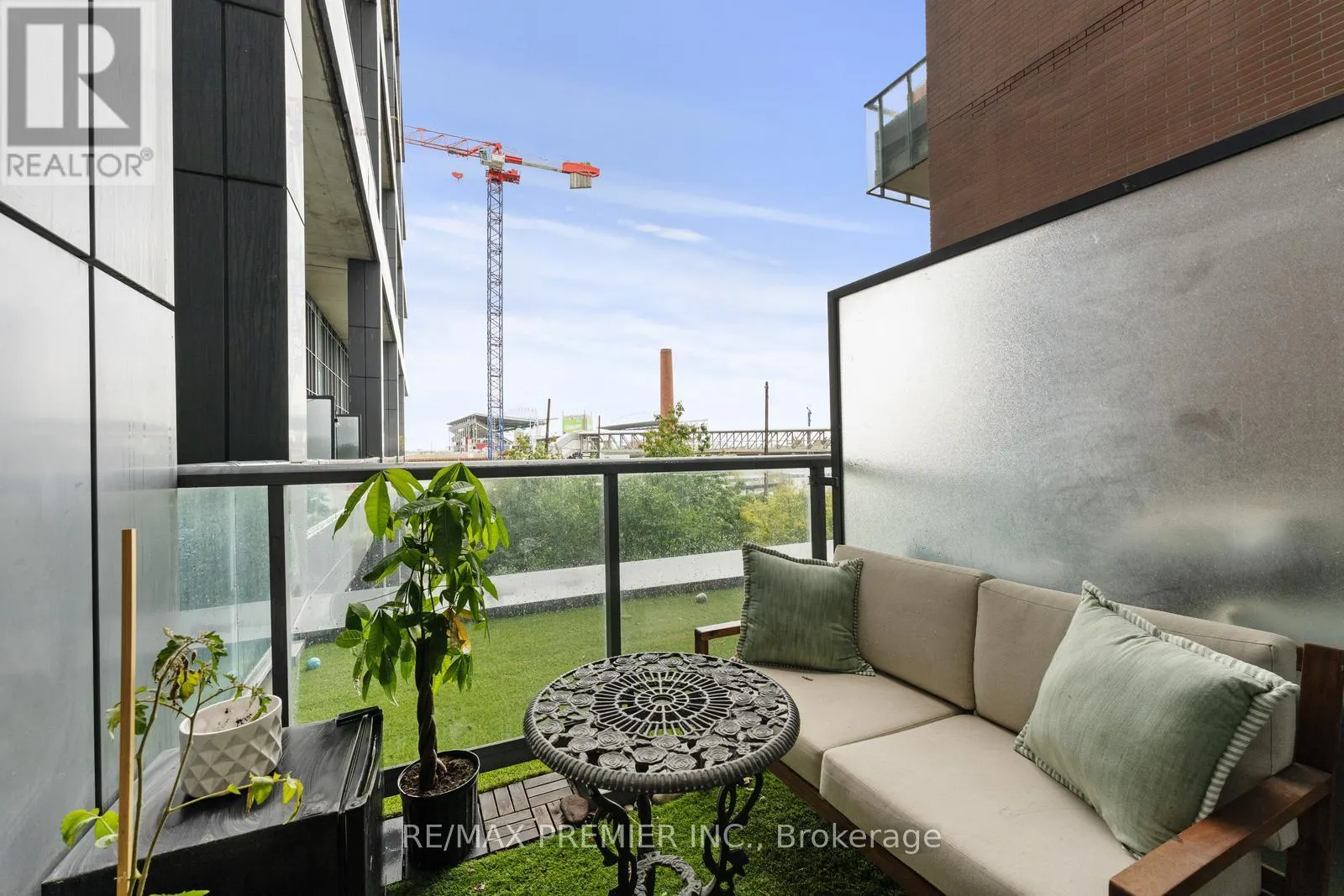 301 - 5 HANNA AVENUE