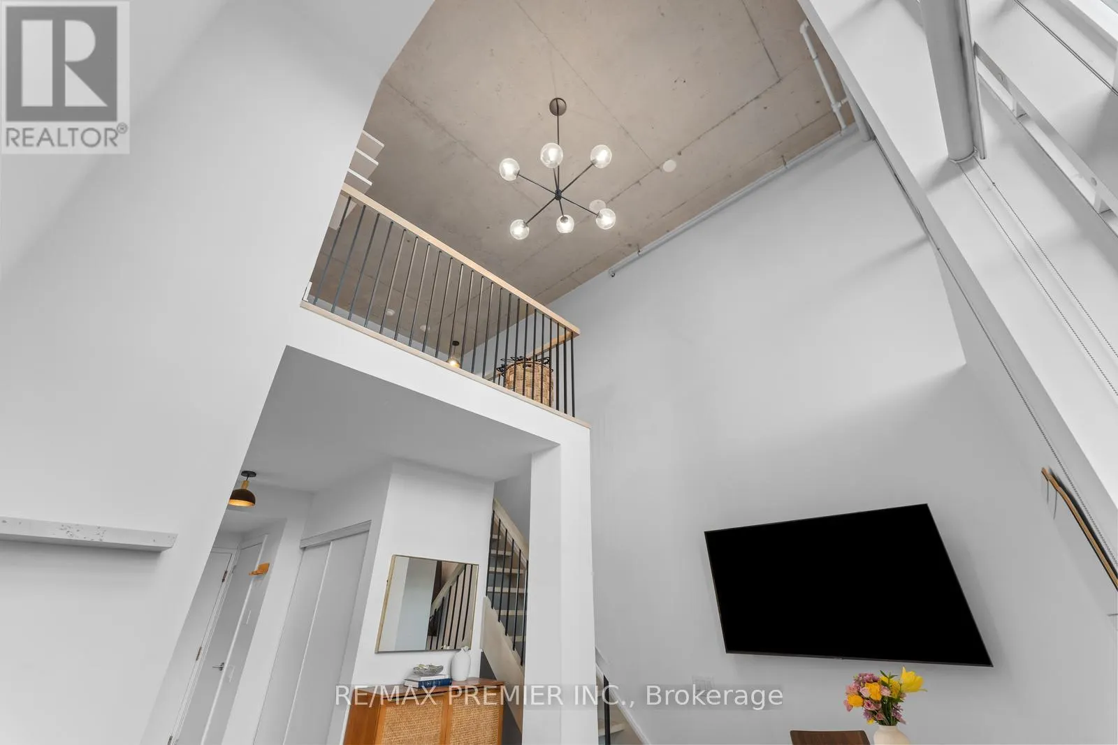 301 - 5 HANNA AVENUE