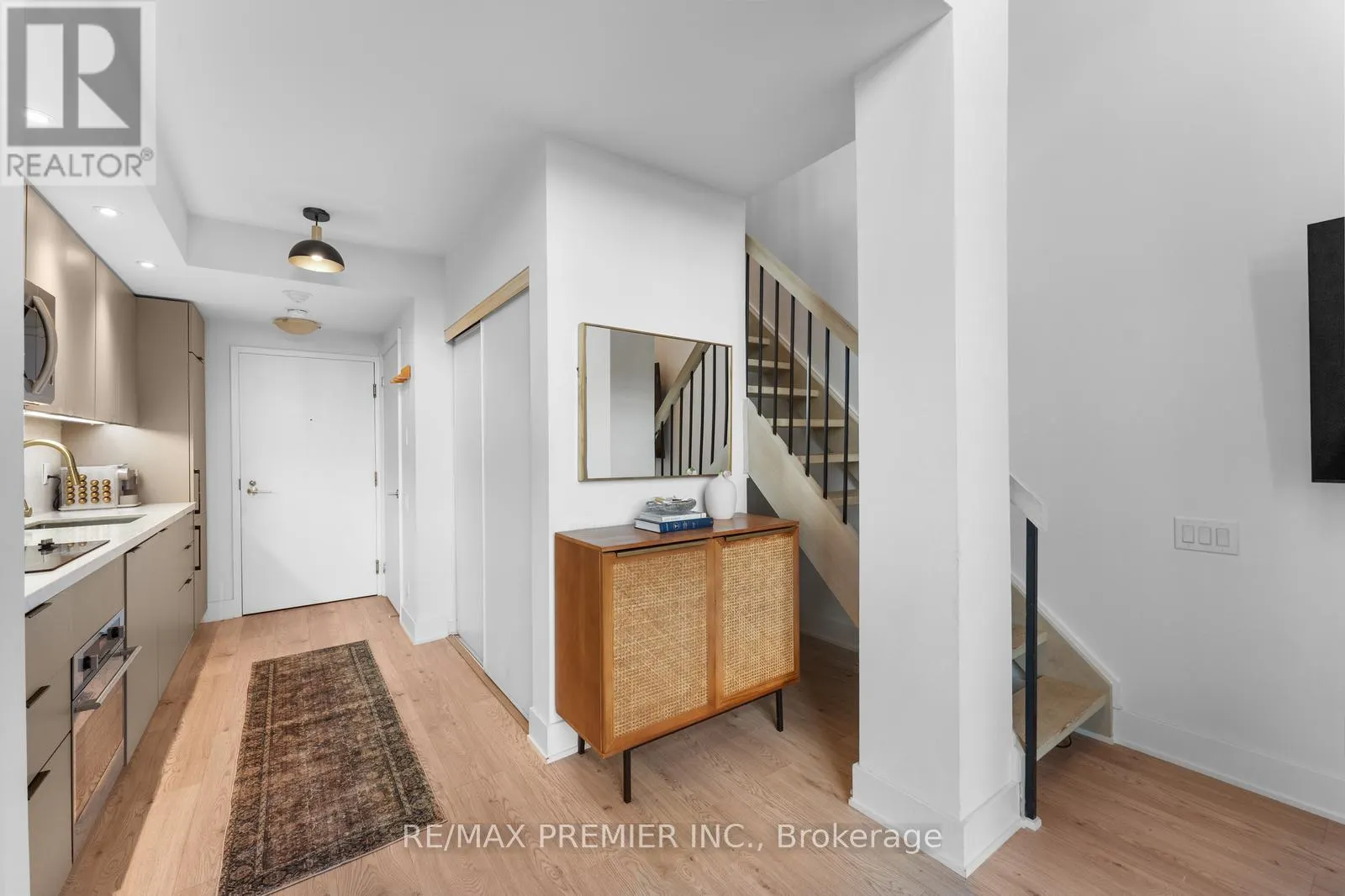 301 - 5 HANNA AVENUE