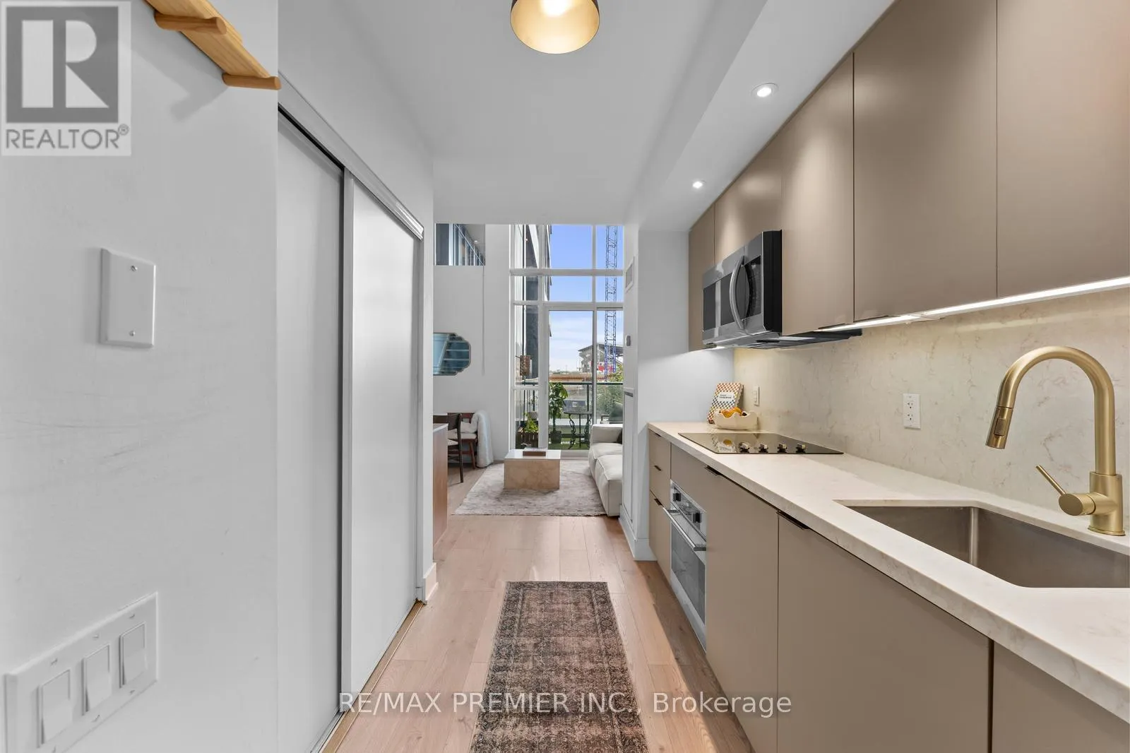 301 - 5 HANNA AVENUE