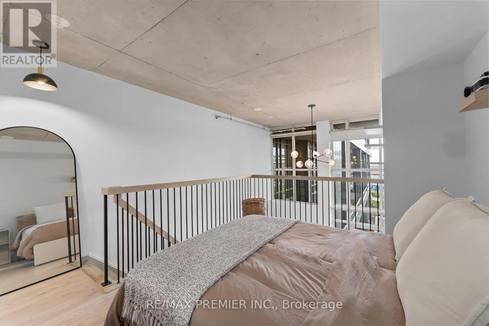 301 - 5 HANNA AVENUE