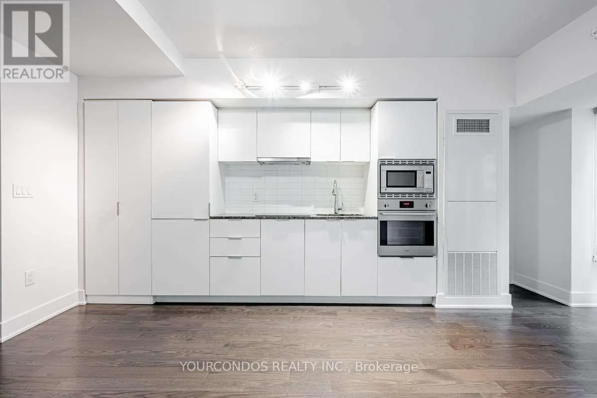718 - 955 BAY STREET