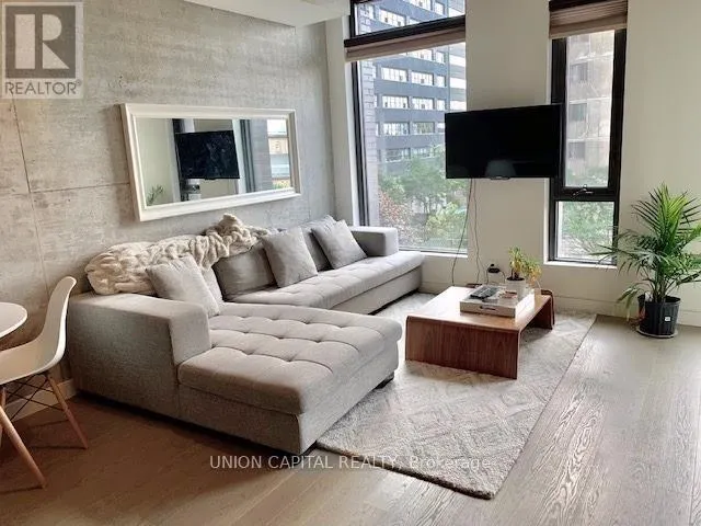 303 - 111 BATHURST STREET