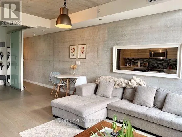 303 - 111 BATHURST STREET