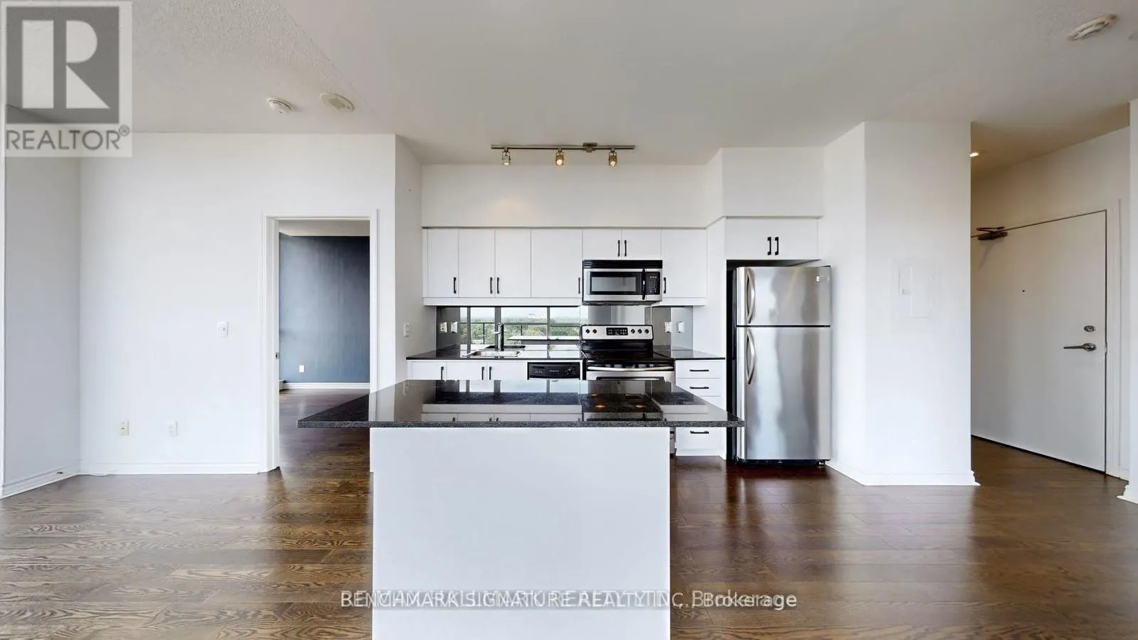 730 - 2885 BAYVIEW AVENUE