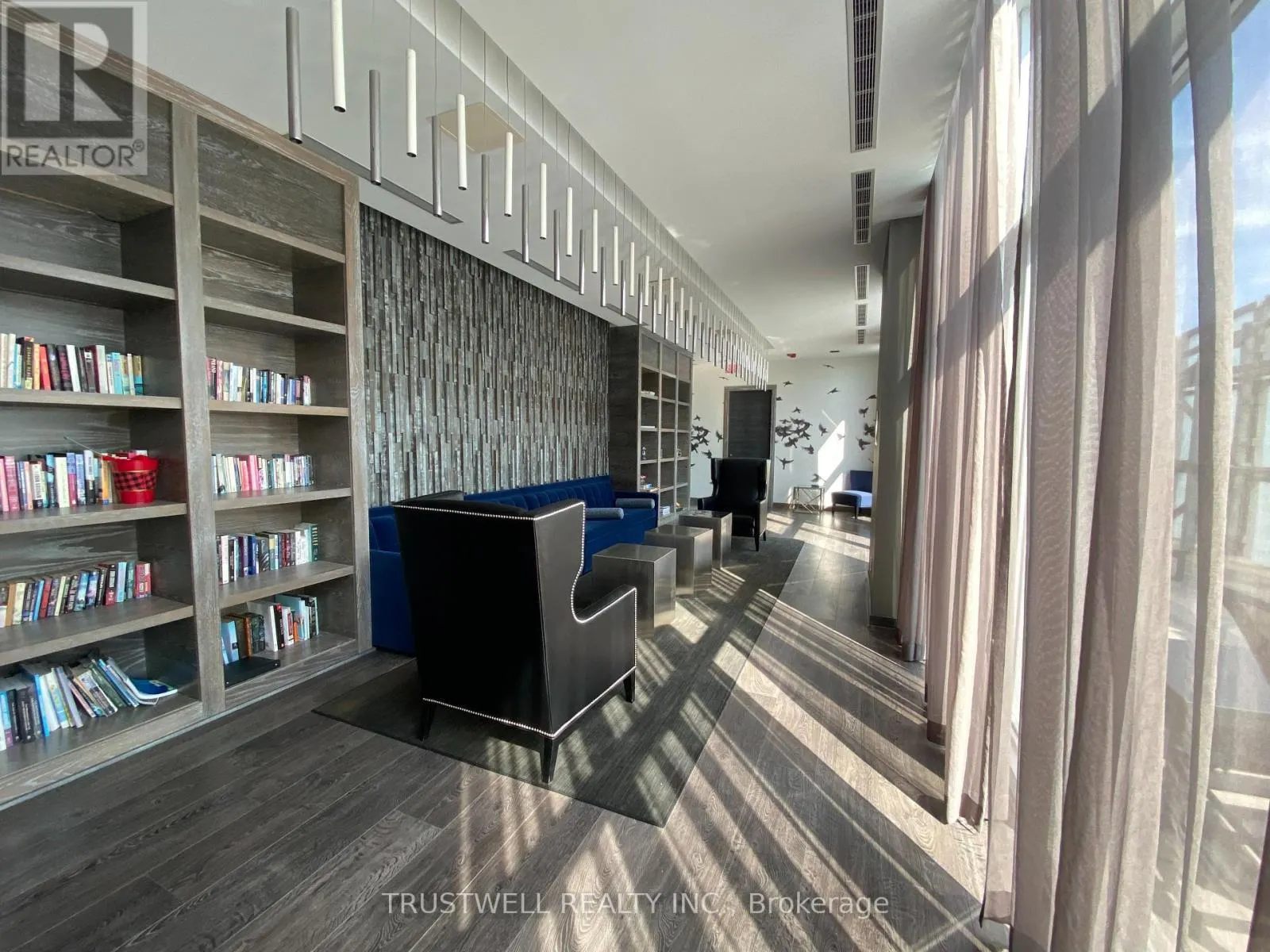 2404 - 1080 BAY STREET