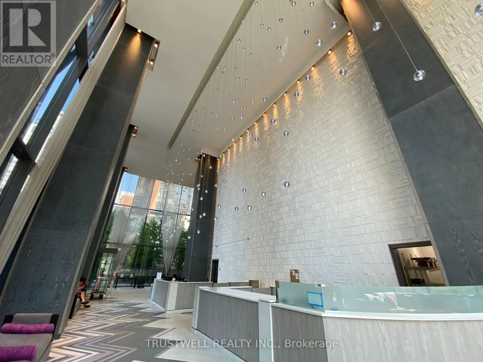 2404 - 1080 BAY STREET