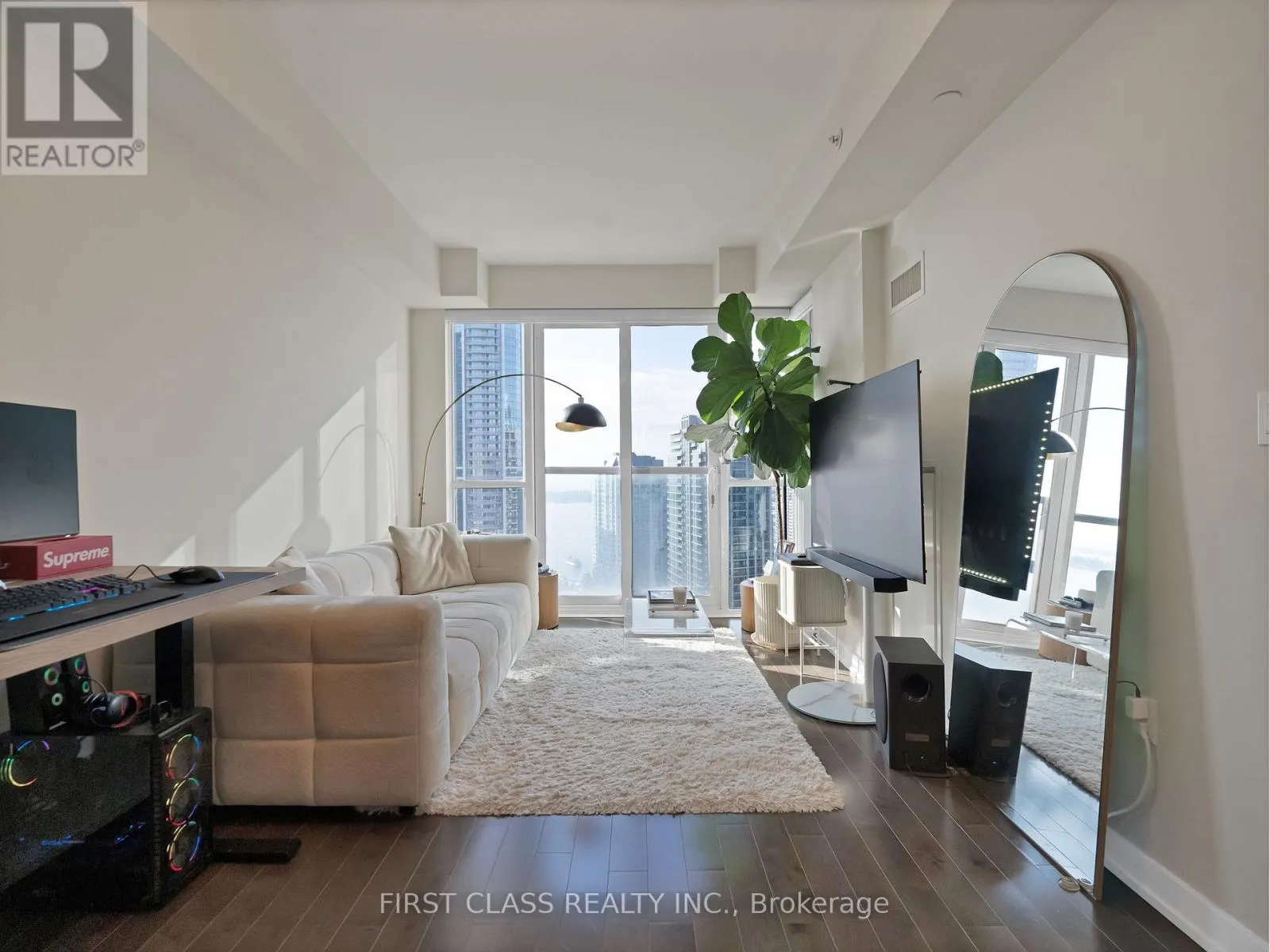 3309 - 1 THE ESPLANADE AVENUE