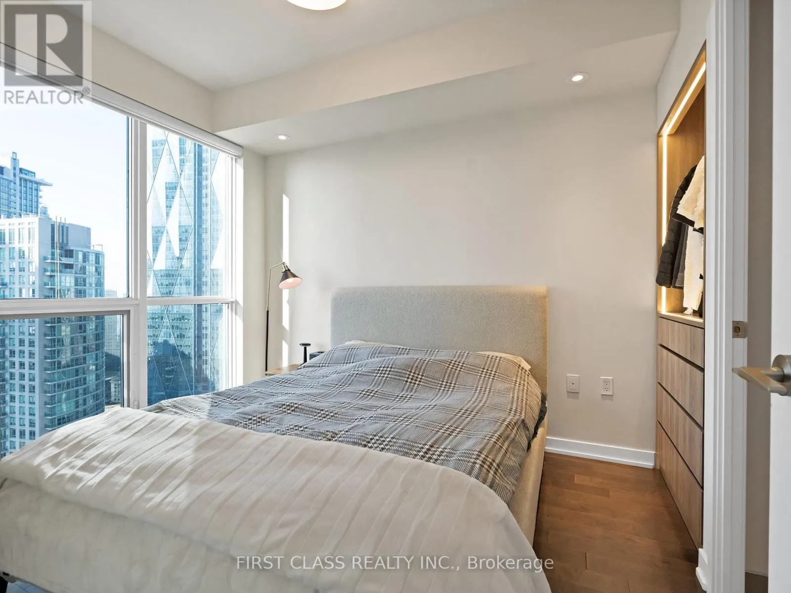 3309 - 1 THE ESPLANADE AVENUE