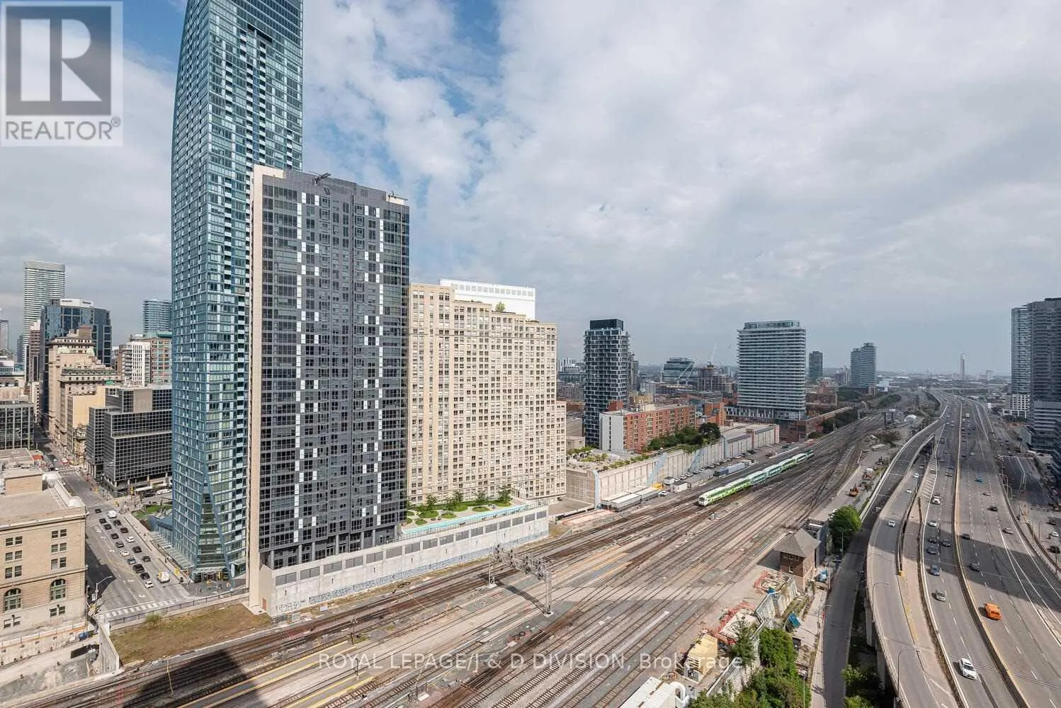 2409 - 18 YONGE STREET