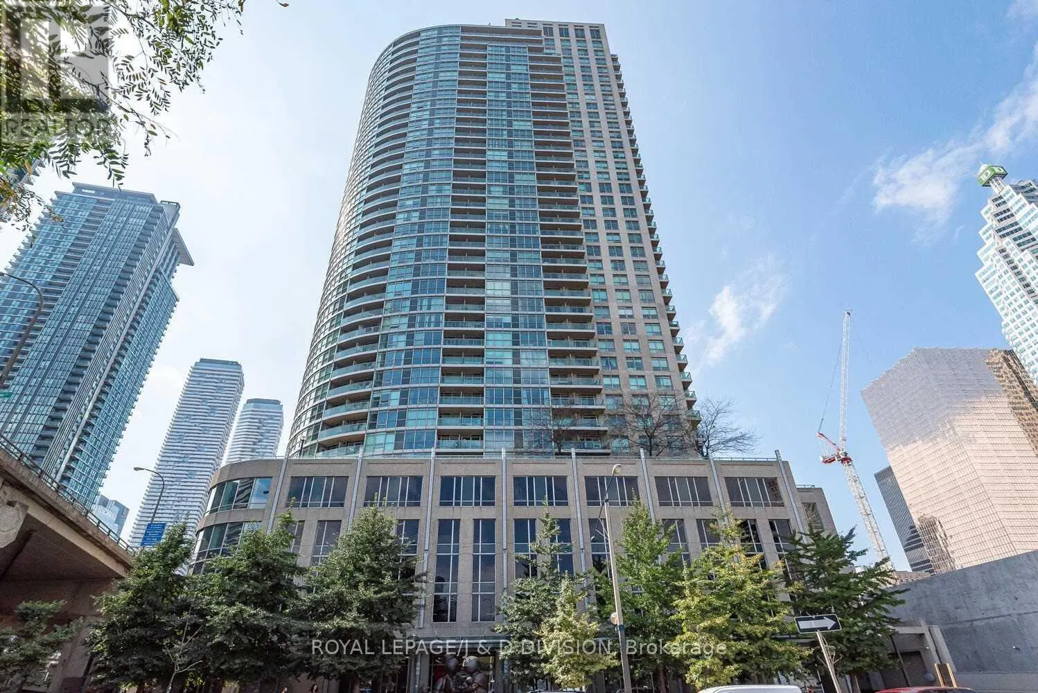 2409 - 18 YONGE STREET