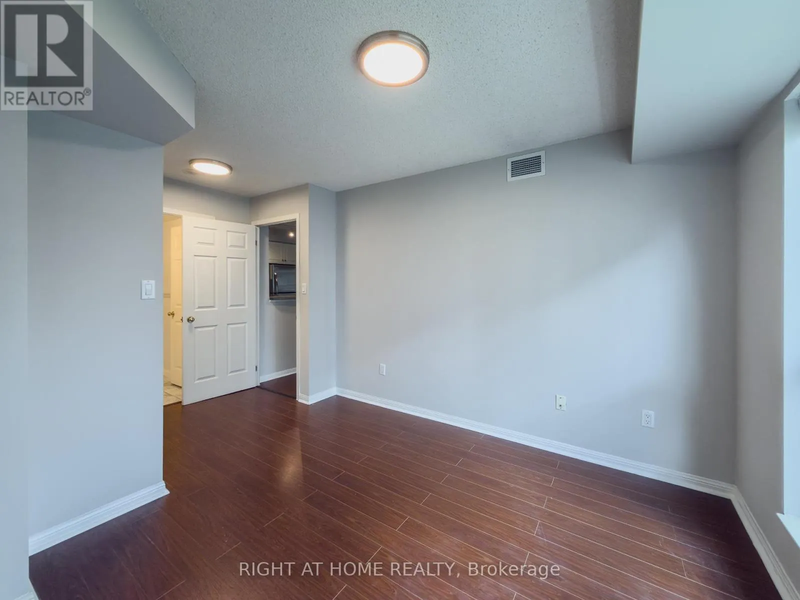 801 - 23 LORRAINE DRIVE
