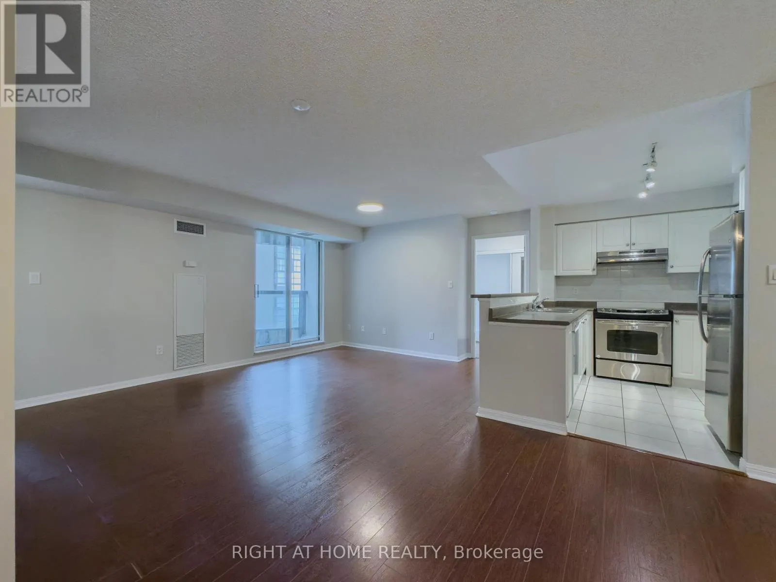 801 - 23 LORRAINE DRIVE