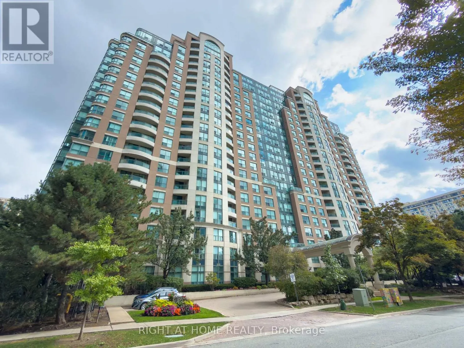 801 - 23 LORRAINE DRIVE