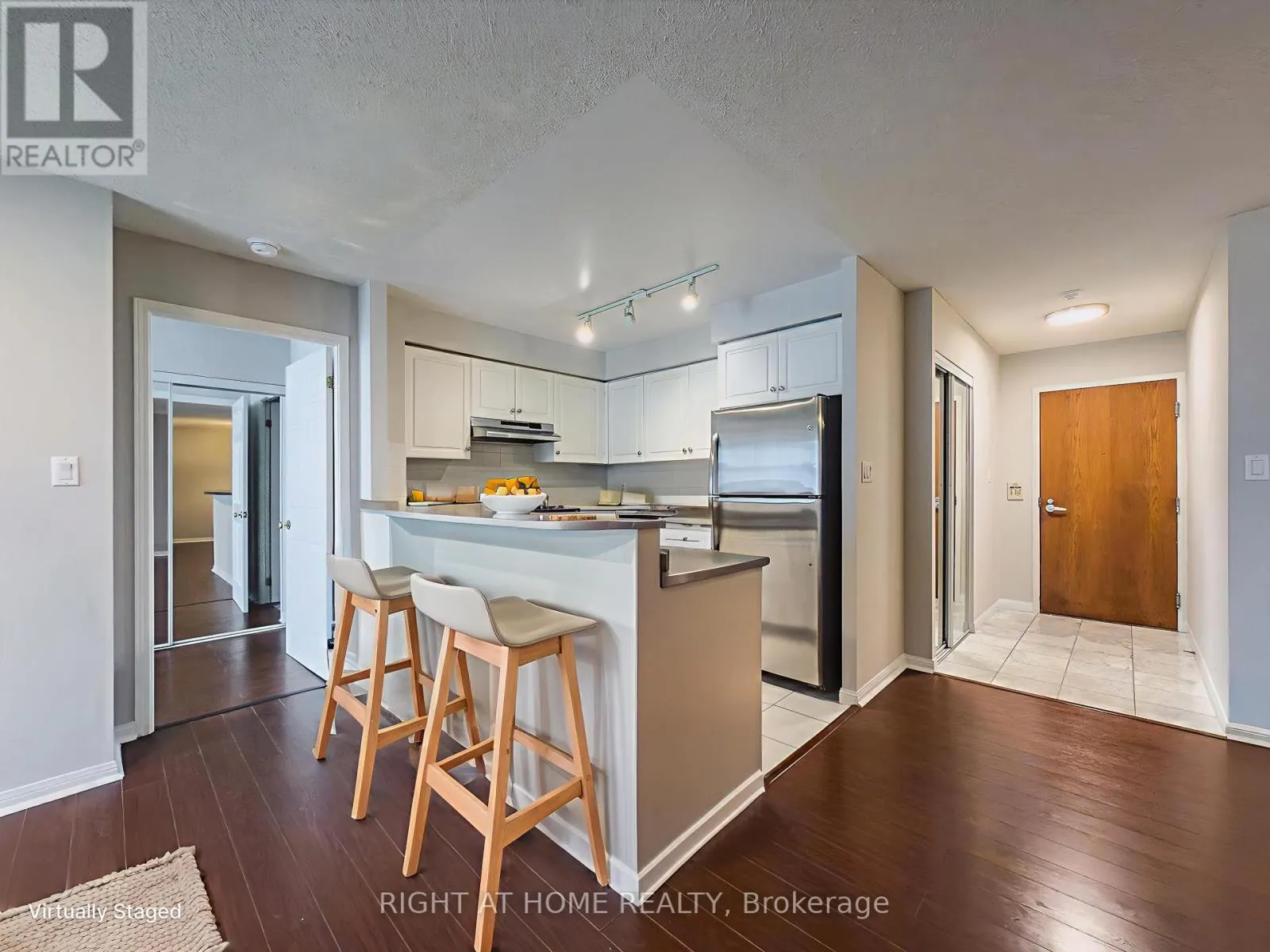 801 - 23 LORRAINE DRIVE