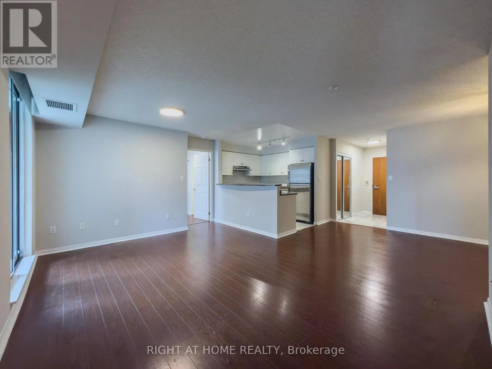 801 - 23 LORRAINE DRIVE