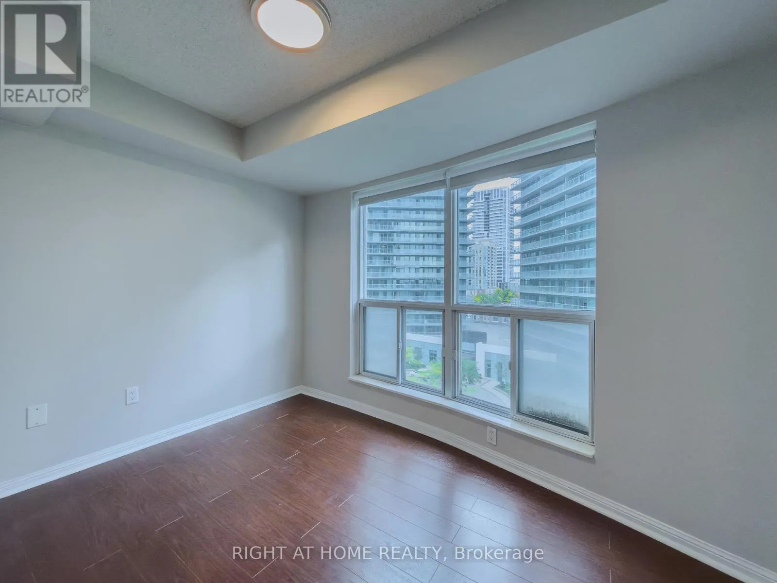 801 - 23 LORRAINE DRIVE