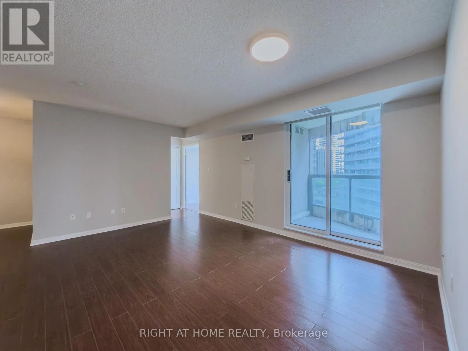 801 - 23 LORRAINE DRIVE