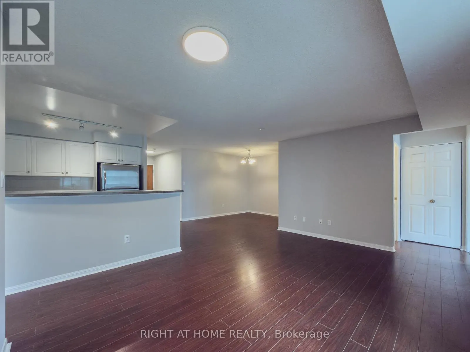 801 - 23 LORRAINE DRIVE