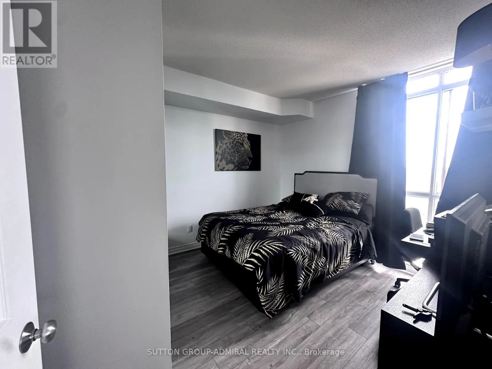 2905 - 736 BAY STREET