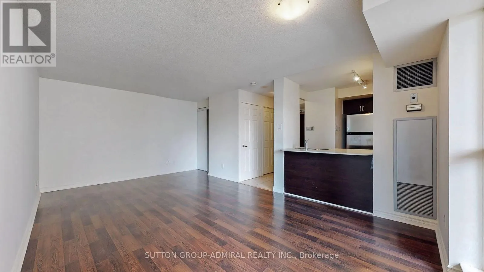 2407 - 736 BAY STREET