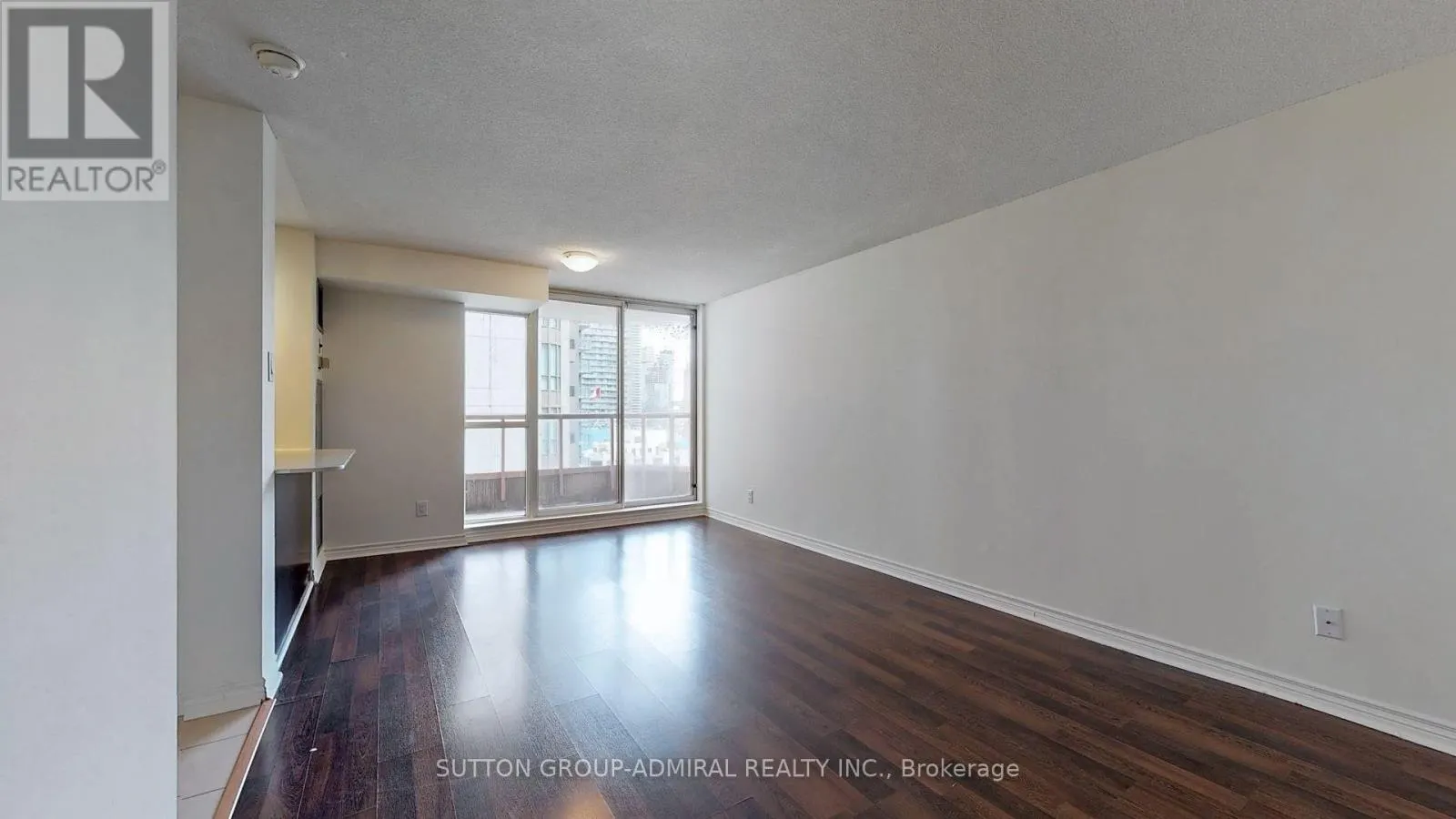 2407 - 736 BAY STREET