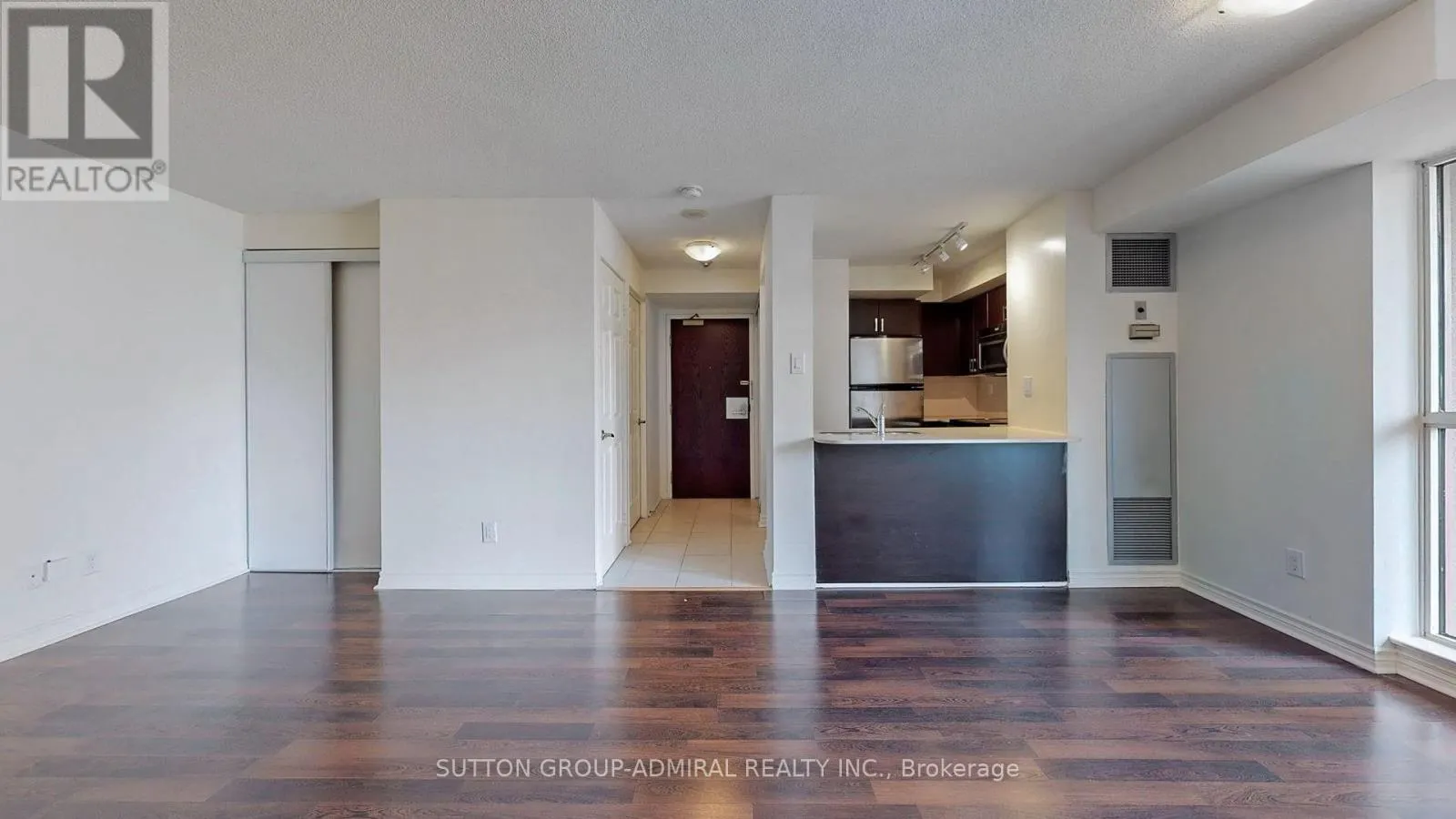 2407 - 736 BAY STREET